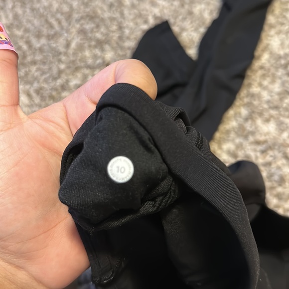 NEVER WORN BLACK LULU LEMON CROPPED LEGGINGS - Picture 4 of 4